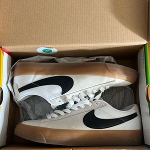 Nike SB Blazer Lows Gum Sole Size 11 Brand New